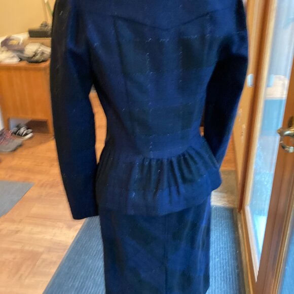 NEVER WORN - DIANE VON FURSTENBERG SKIRT SUIT - Picture 9 of 11